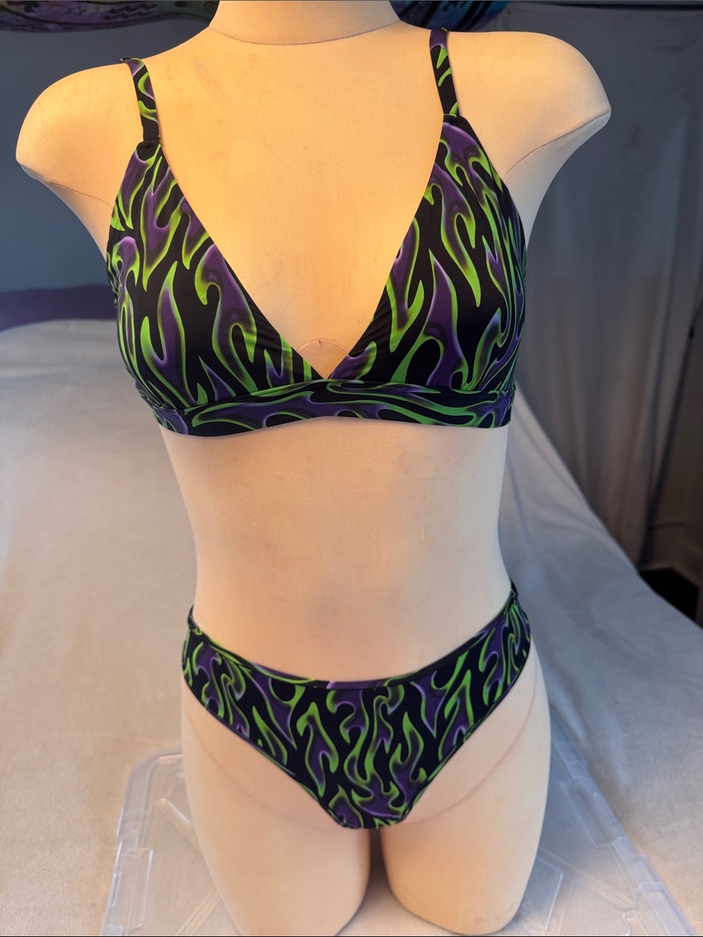 NWT FABLETICS Women’s Two-Piece Flame-Print festival fit Black, Purple & Green